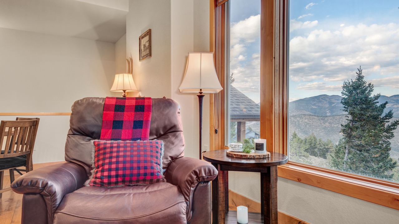 Photo of Livingroom in Evergreen