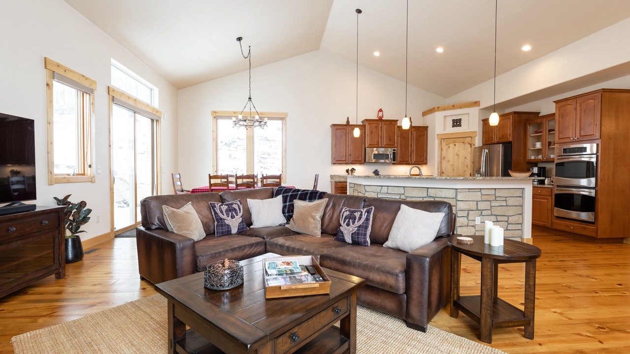 Photo of Livingroom in Evergreen