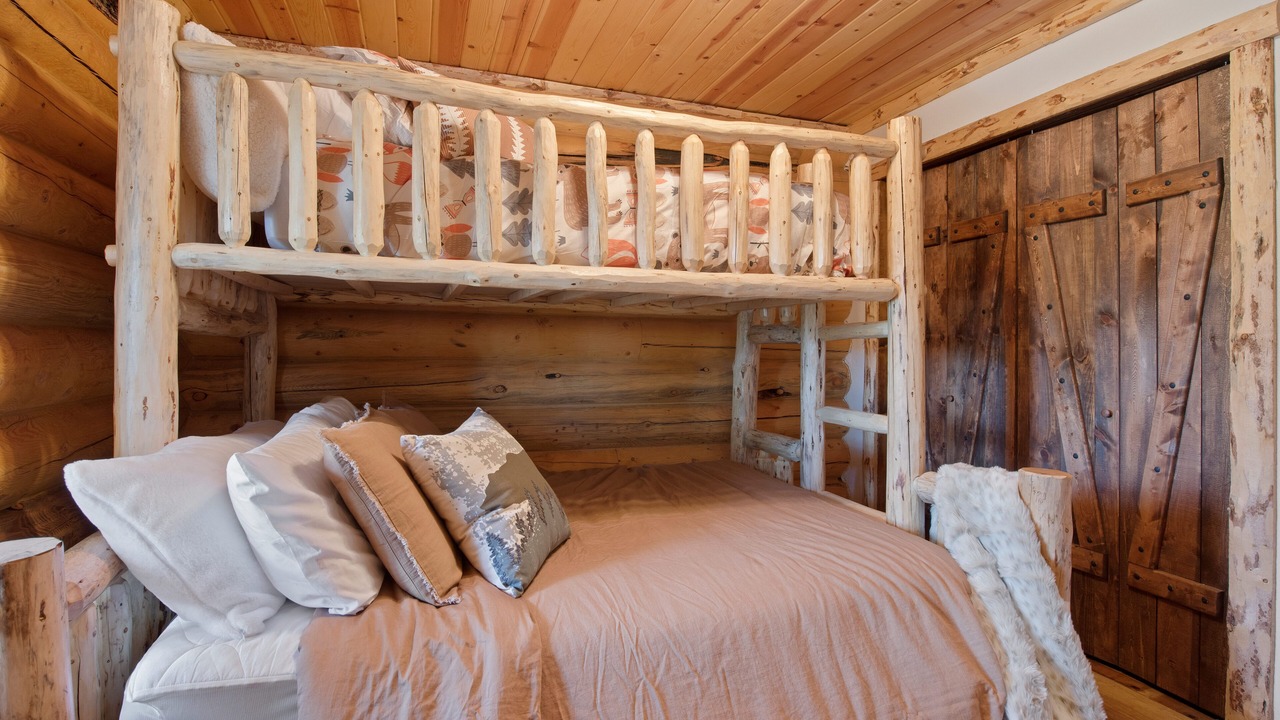 Photo of Bedroom in Sunset Ridge