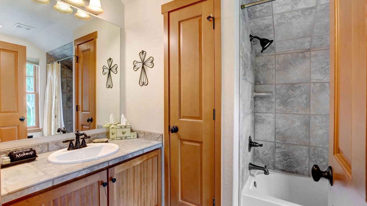 Photo of Bathroom in Rendezvous