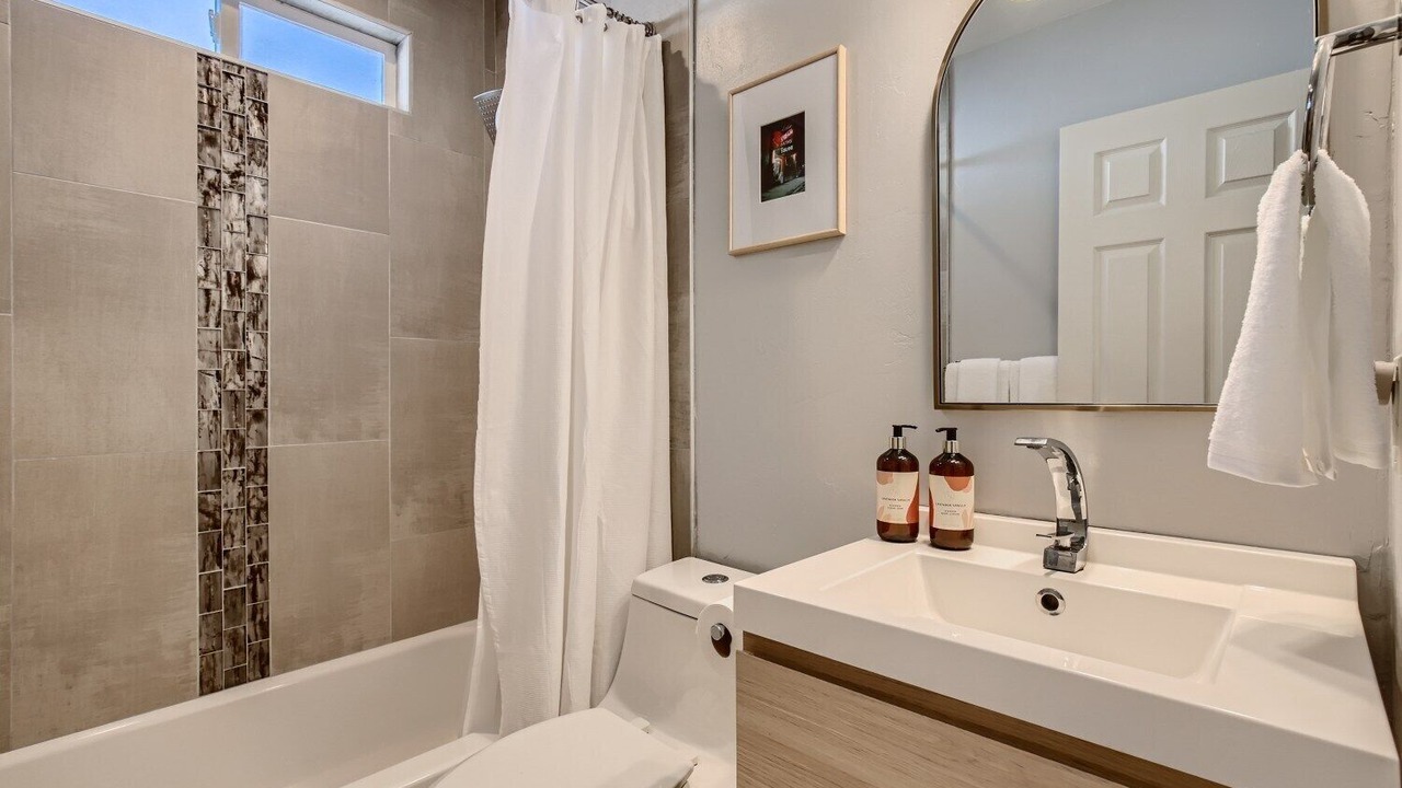 Photo of Bathroom in Barths