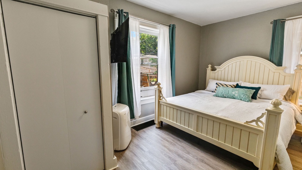 Photo of Bedroom in Uptown
