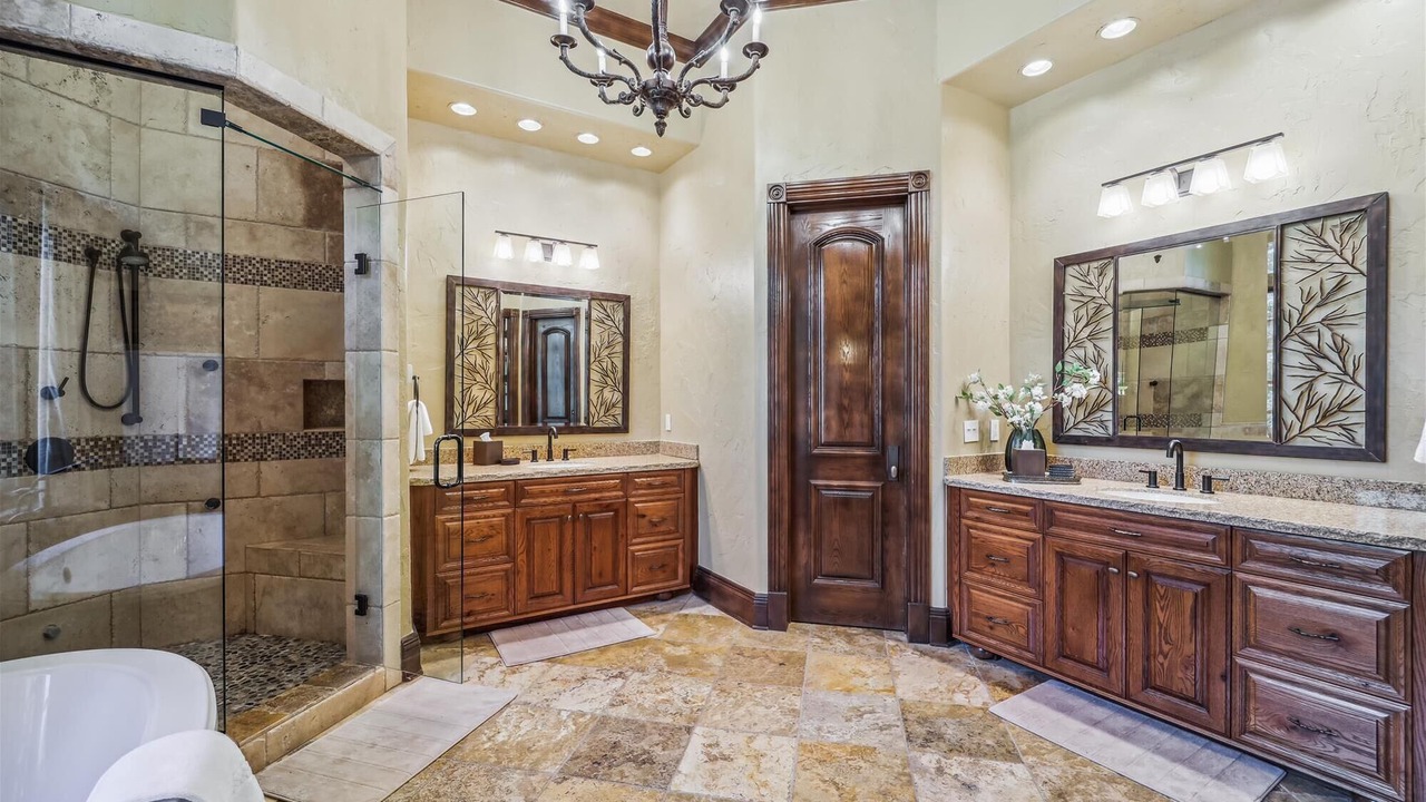 Photo of Bathroom in Warrior's Mark West