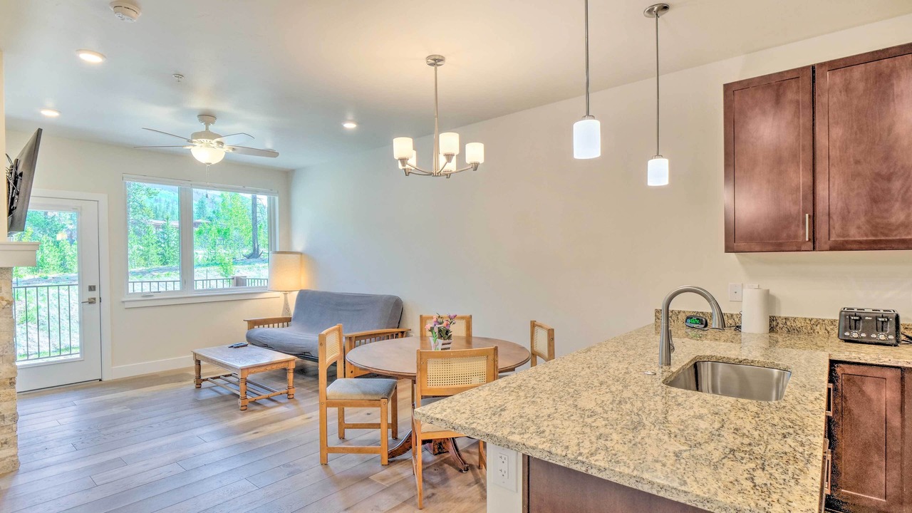 Photo of Livingroom in Lakeside Village