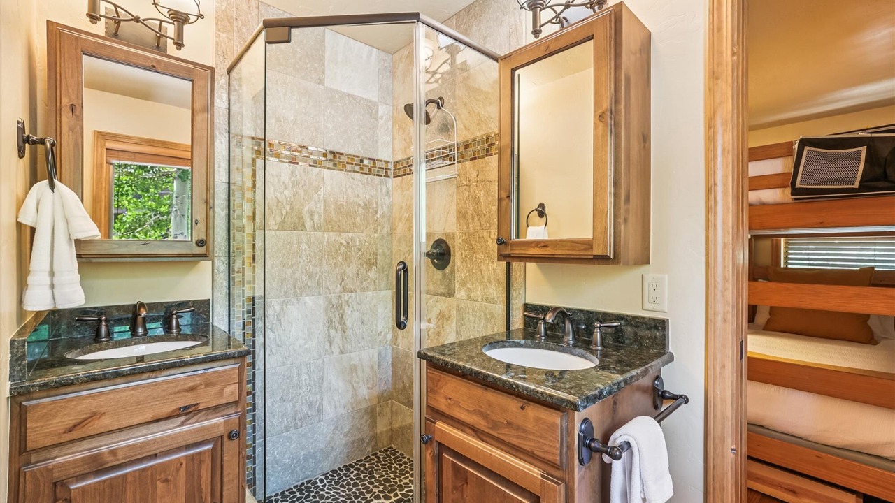 Photo of Bathroom in Trafalgar