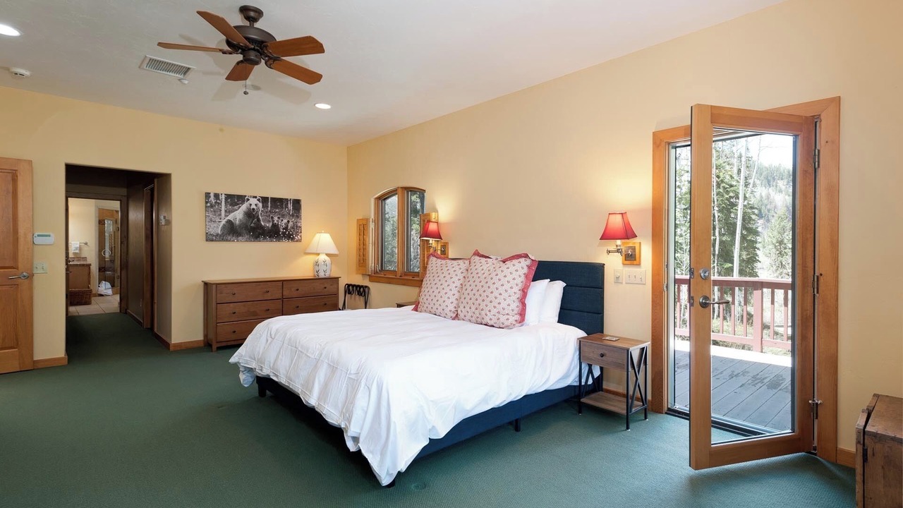 Photo of Livingroom in Columbine Lake