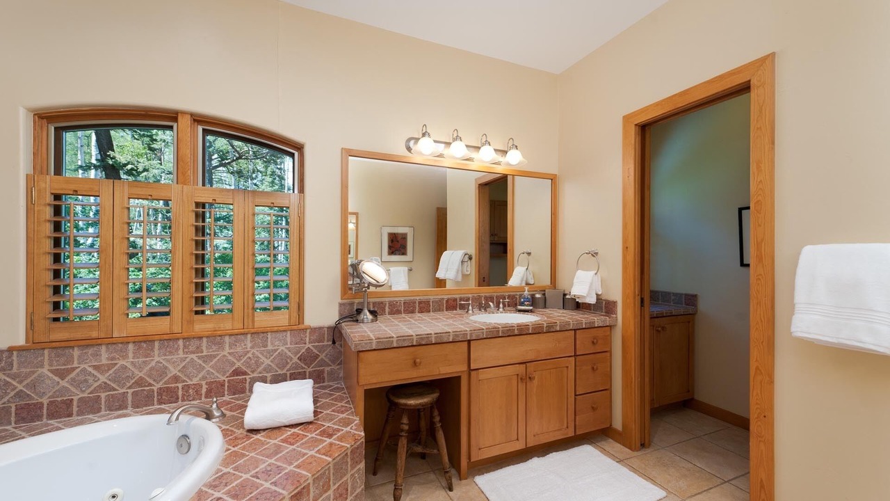 Photo of Bathroom in Columbine Lake