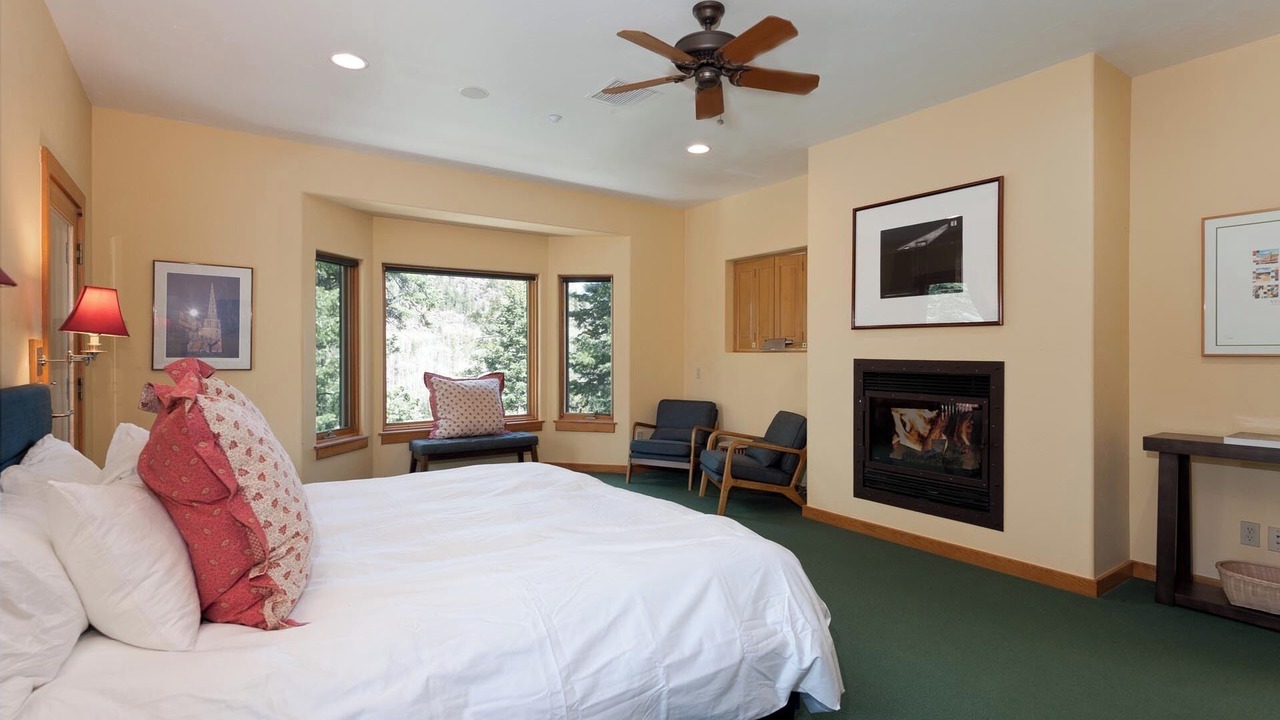 Photo of Livingroom in Columbine Lake