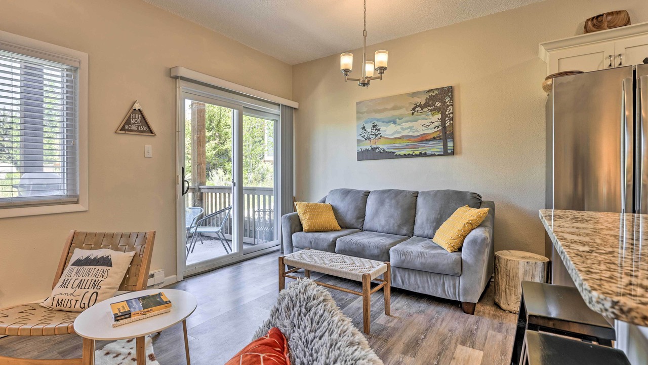 Photo of Livingroom in Summit Cove