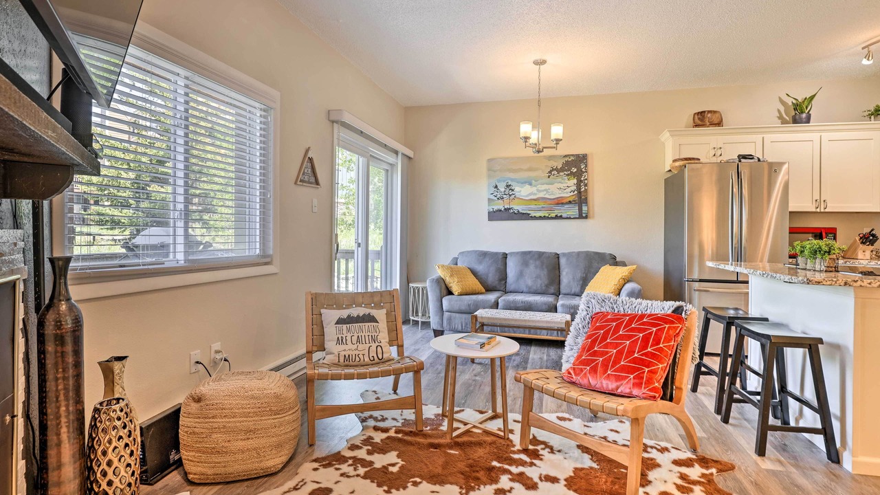 Photo of Livingroom in Summit Cove