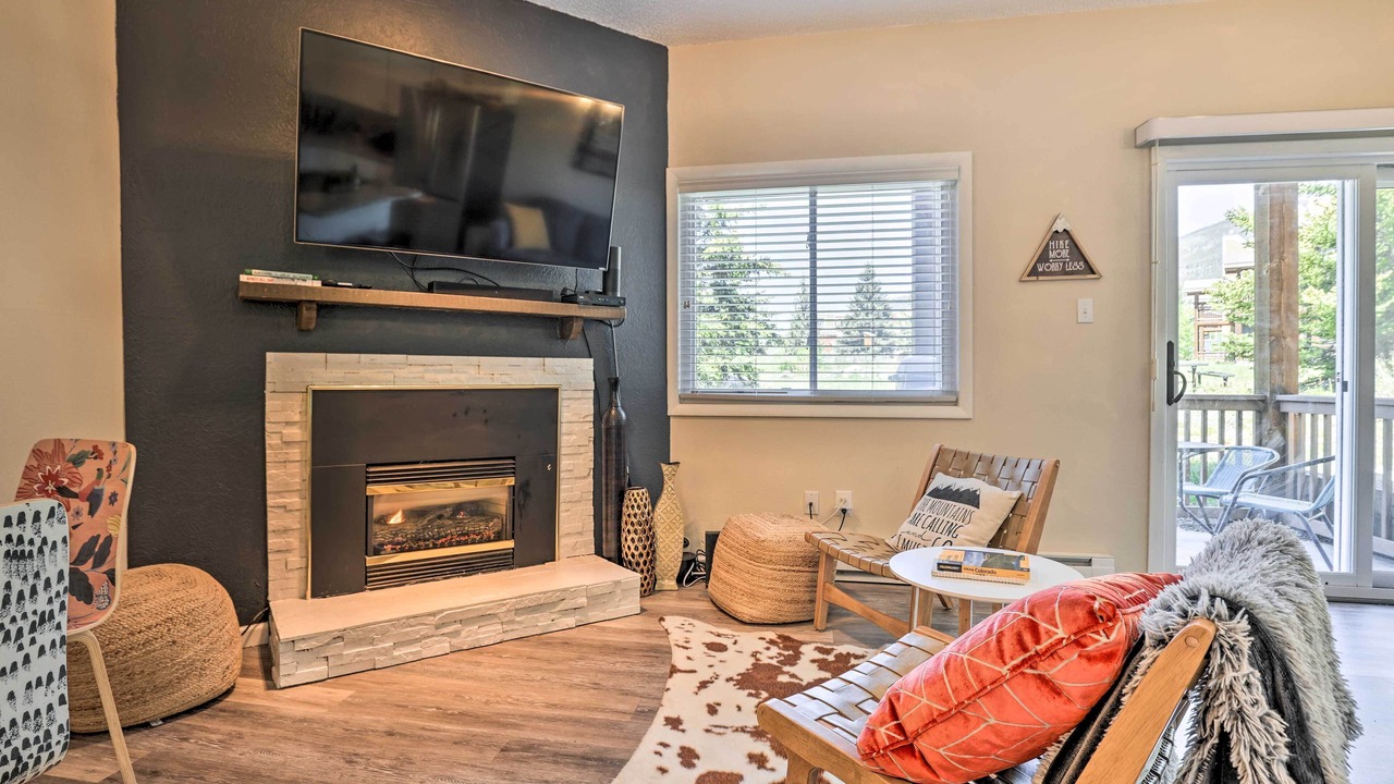 Photo of Livingroom in Summit Cove