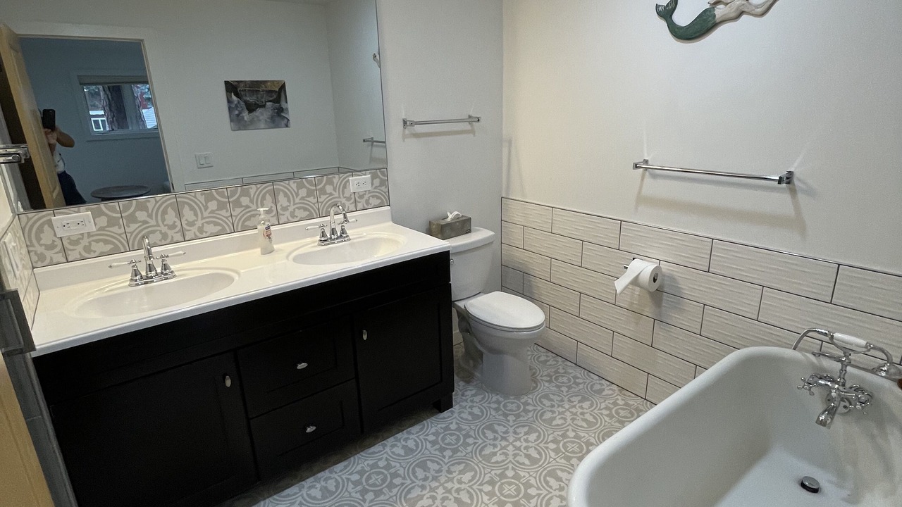 Photo of Bathroom in Cascade