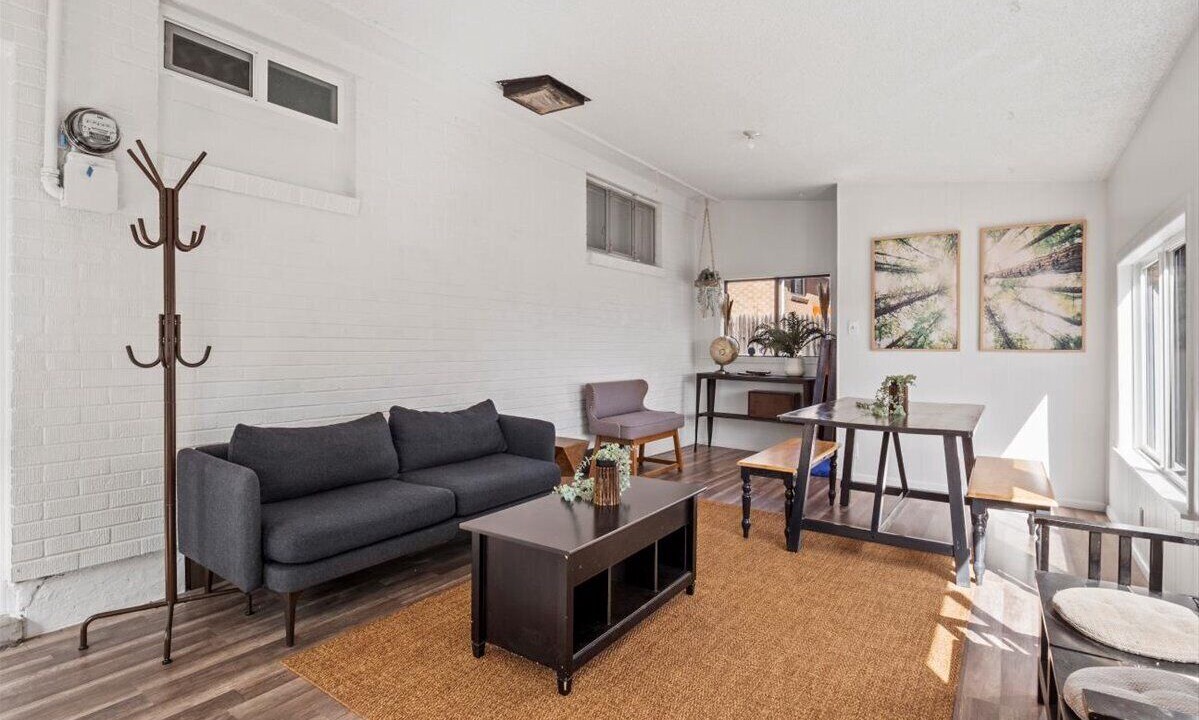 Photo of Livingroom in Dupont