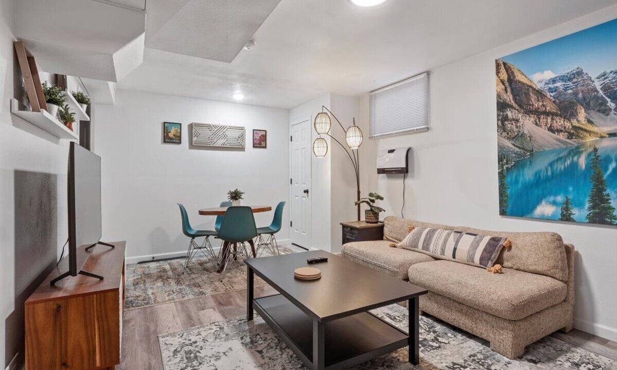 Photo of Livingroom in Dupont