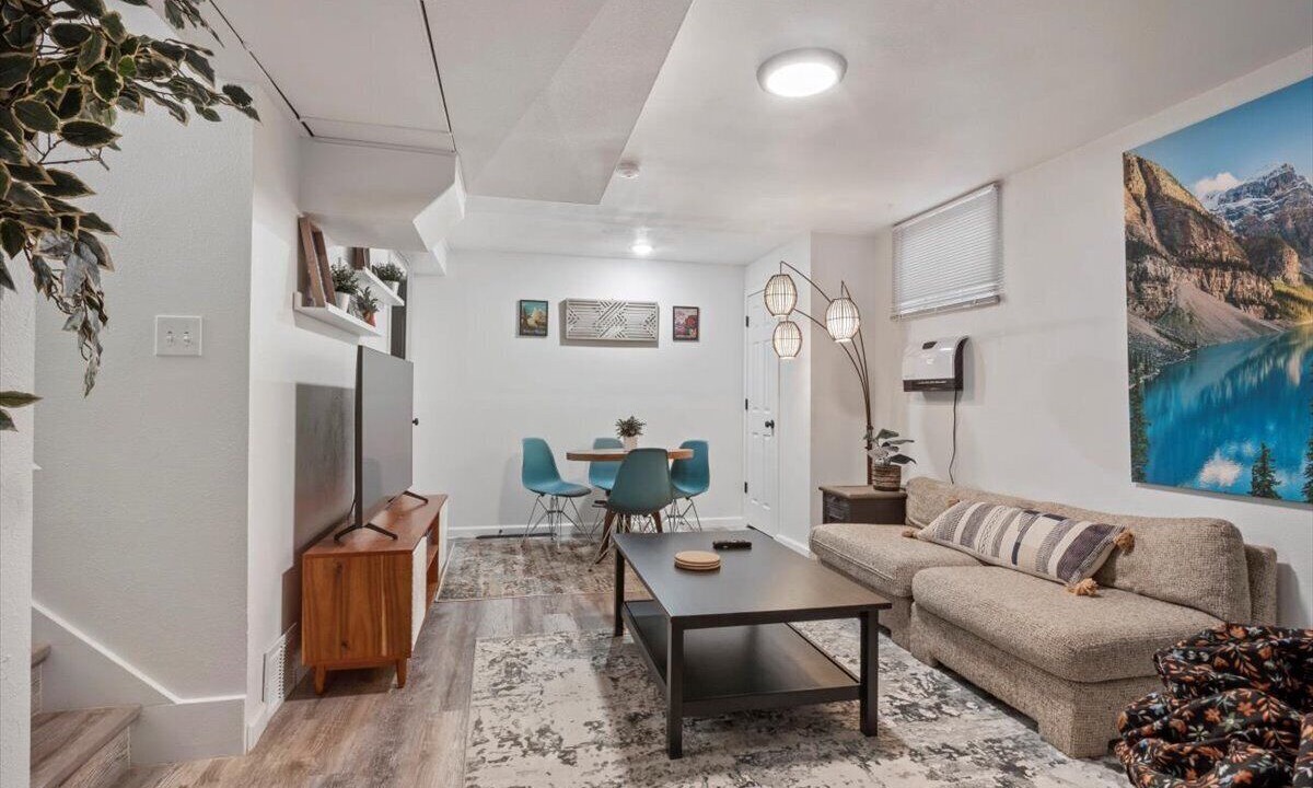 Photo of Livingroom in Dupont
