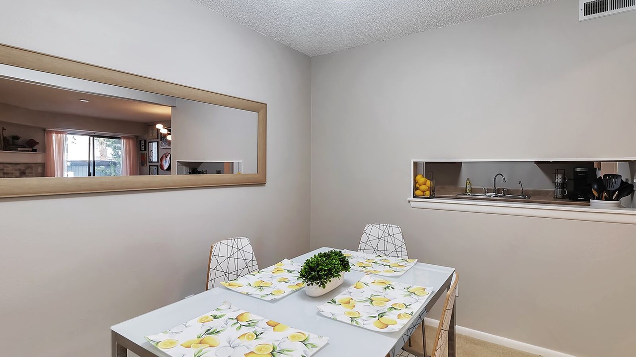 Photo of Livingroom in Aurora