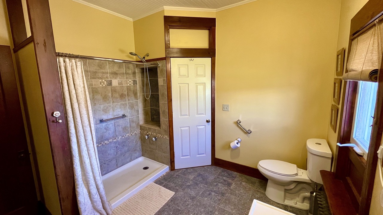 Photo of Bathroom in Lazear