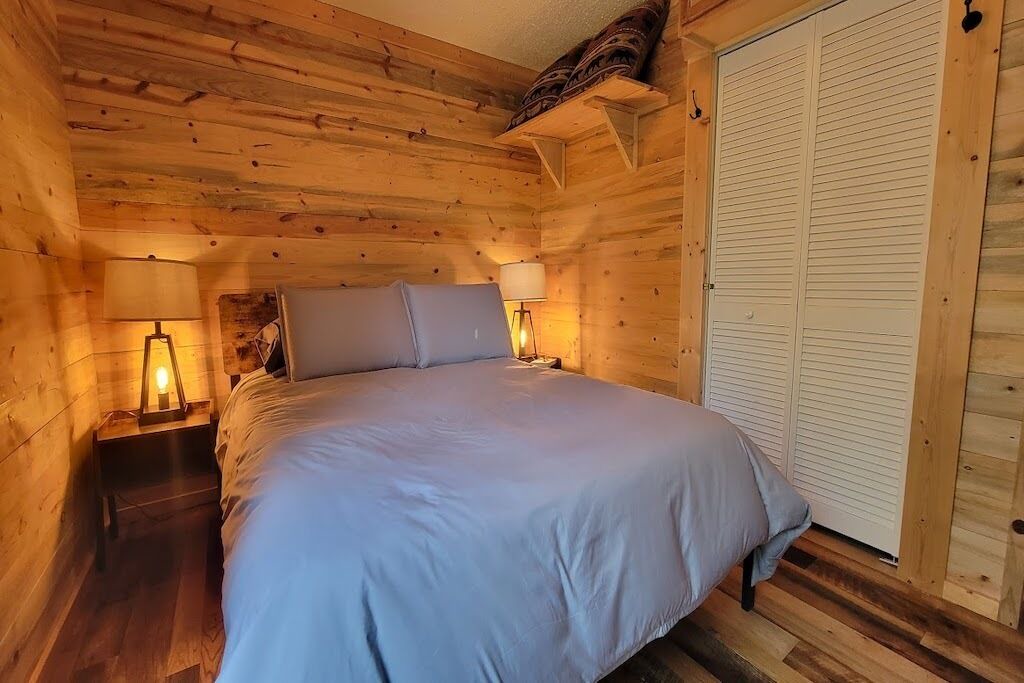 Photo of Bedroom in Michigan Hill