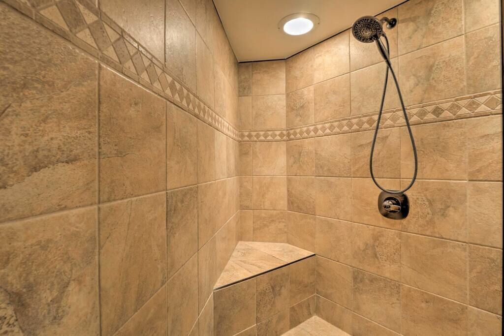 Photo of Bathroom in Peak 9