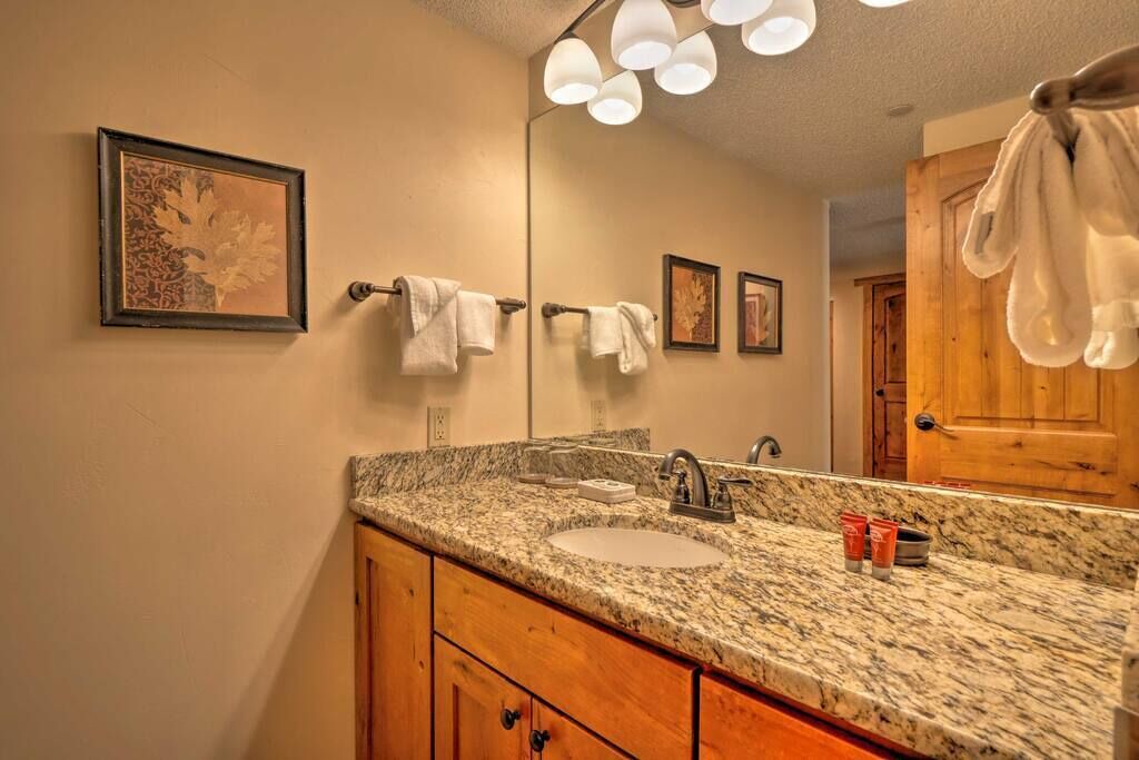 Photo of Bathroom in Peak 9