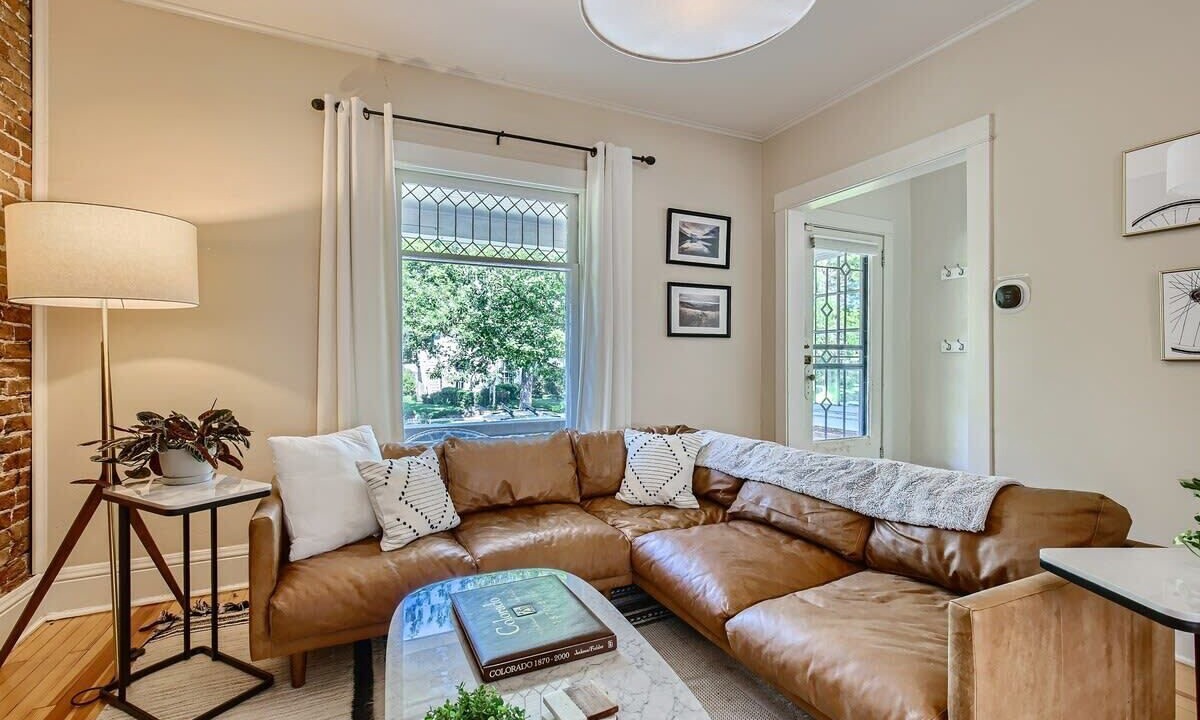 Photo of Livingroom in Washington Park West