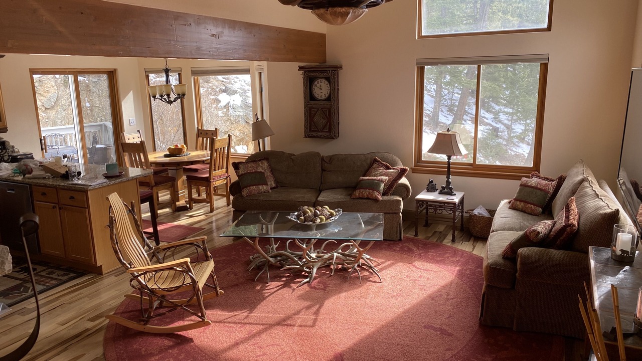 Photo of Livingroom in Evergreen