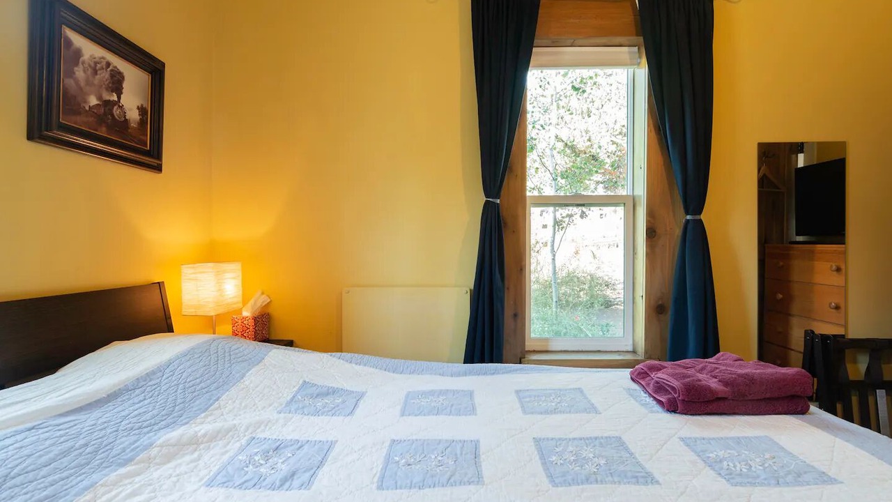 Photo of Bedroom in Pine