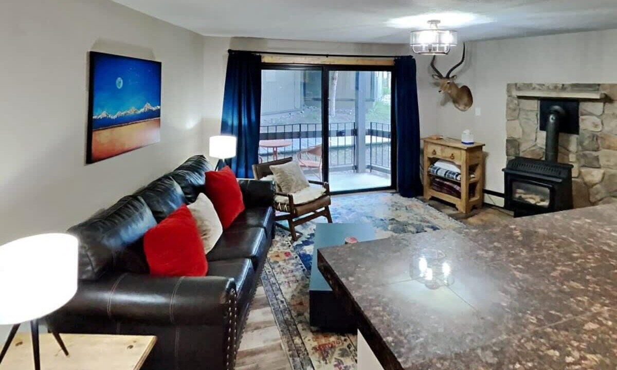 Photo of Bedroom in Peak 8
