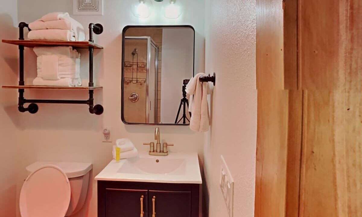 Photo of Bathroom in Peak 8