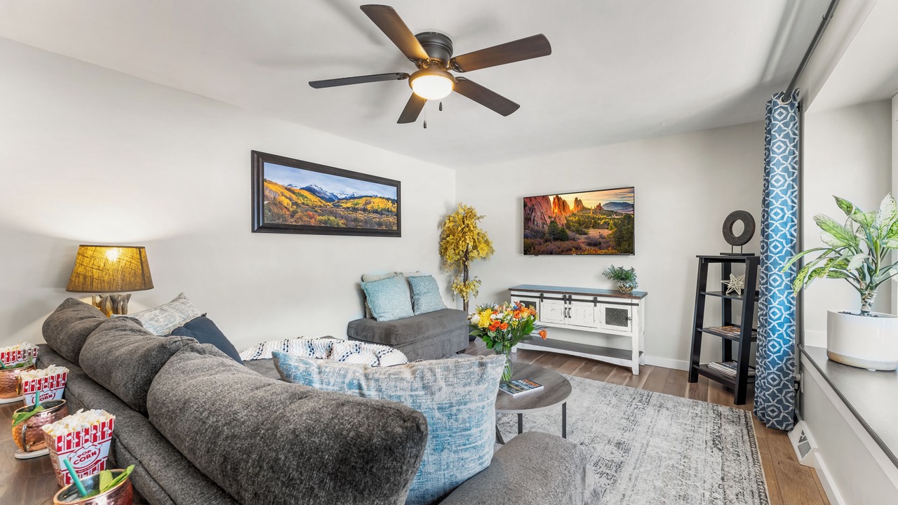 Photo of Livingroom in Columbine
