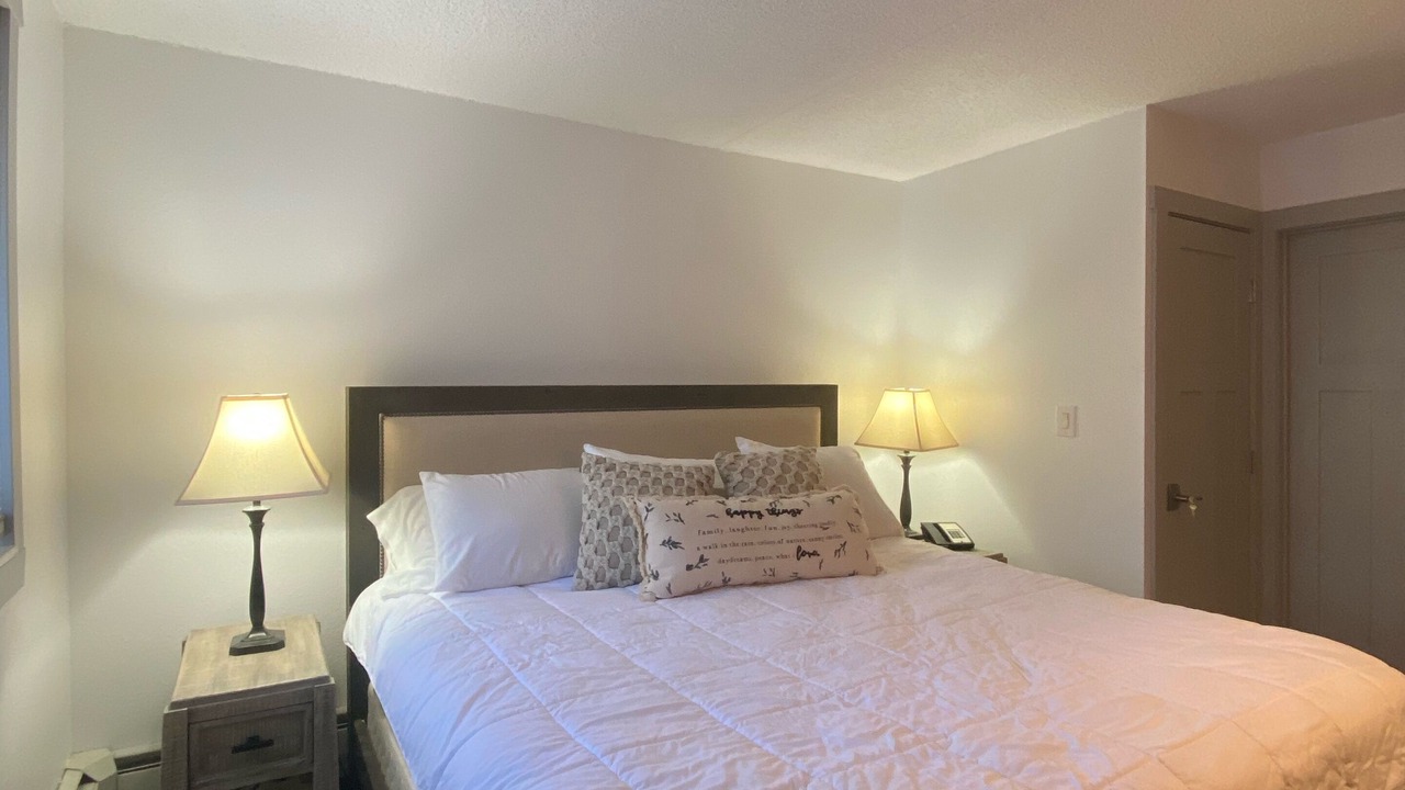 Photo of Bedroom in Peak 9
