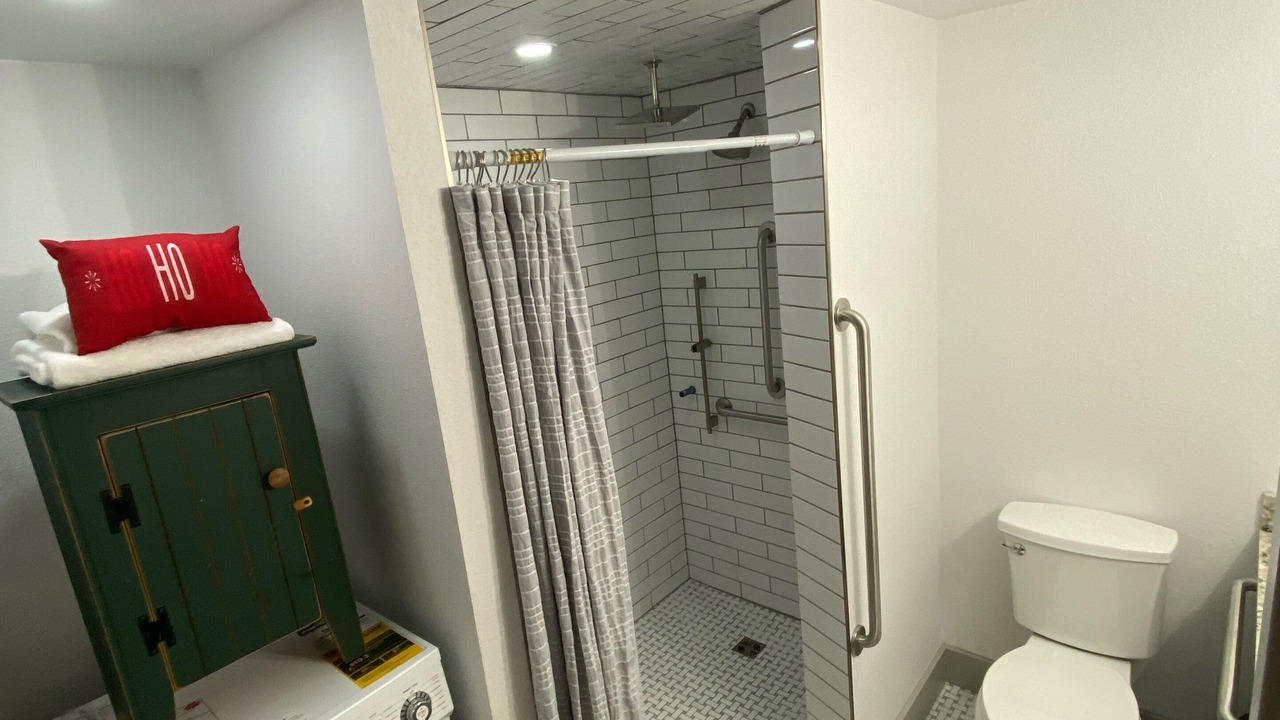 Photo of Bathroom in Peak 9