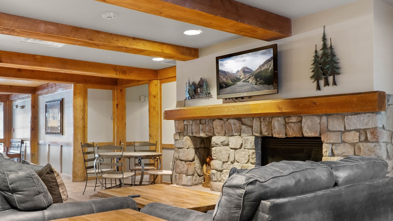 Photo of Livingroom in River Run