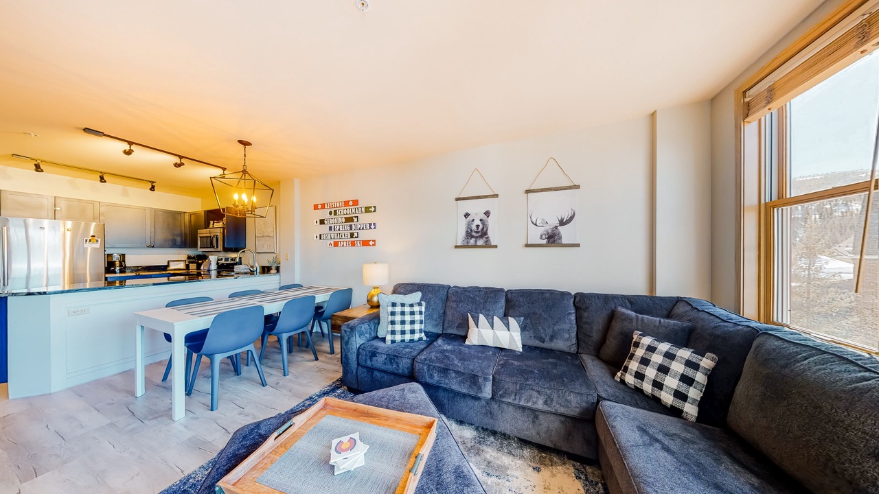 Photo of Livingroom in River Run