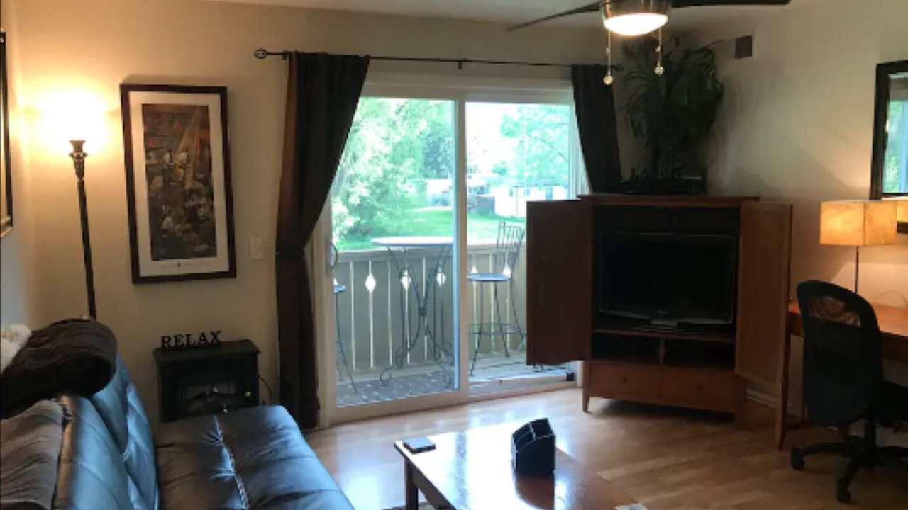 Photo of Livingroom in Glenwood Grove - North Iris