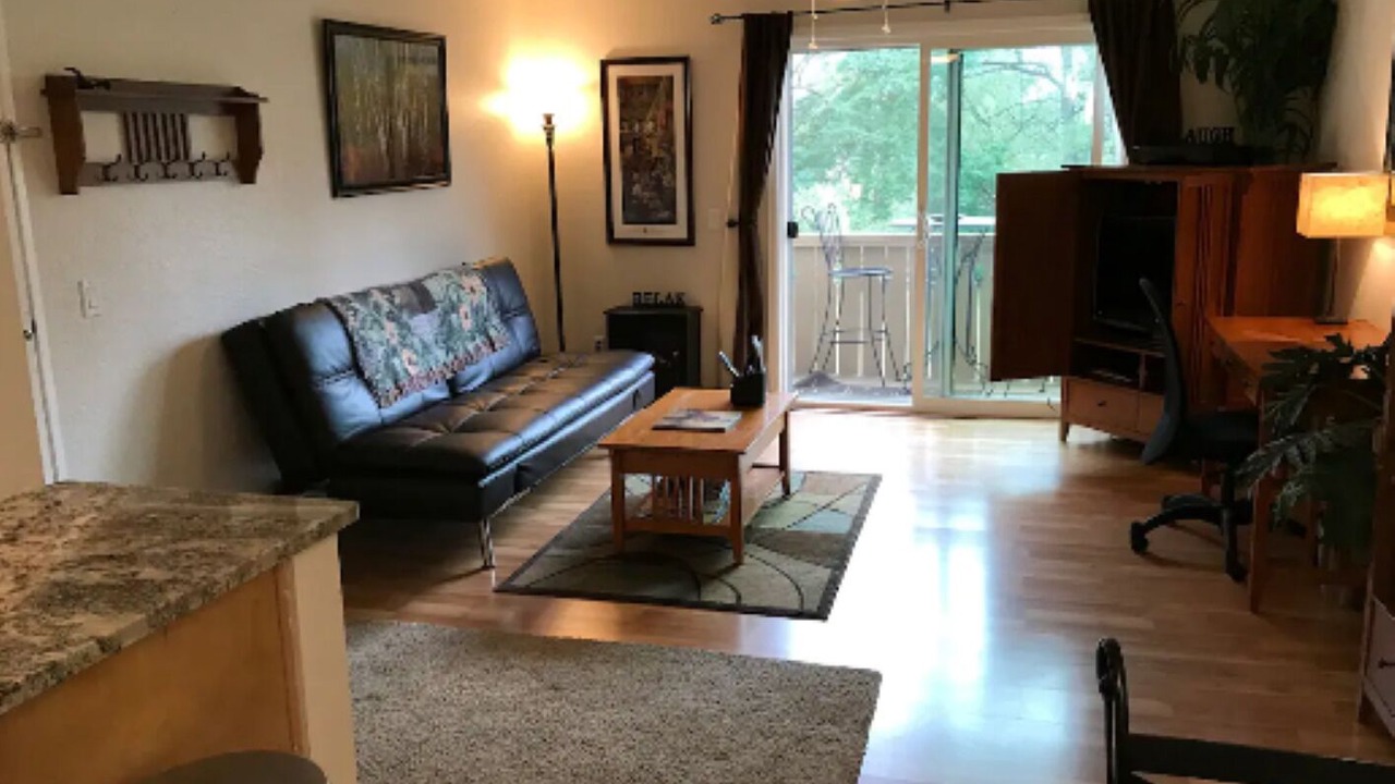 Photo of Livingroom in Glenwood Grove - North Iris