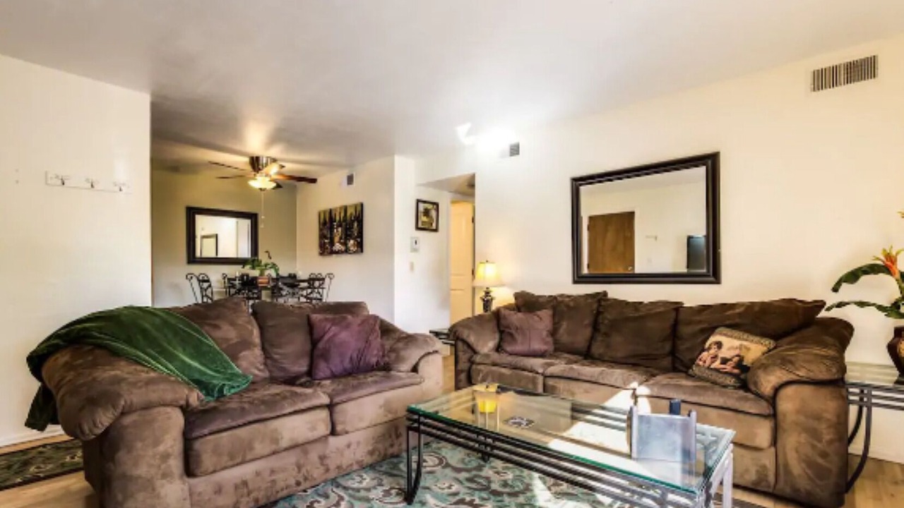 Photo of Livingroom in Glenwood Grove - North Iris