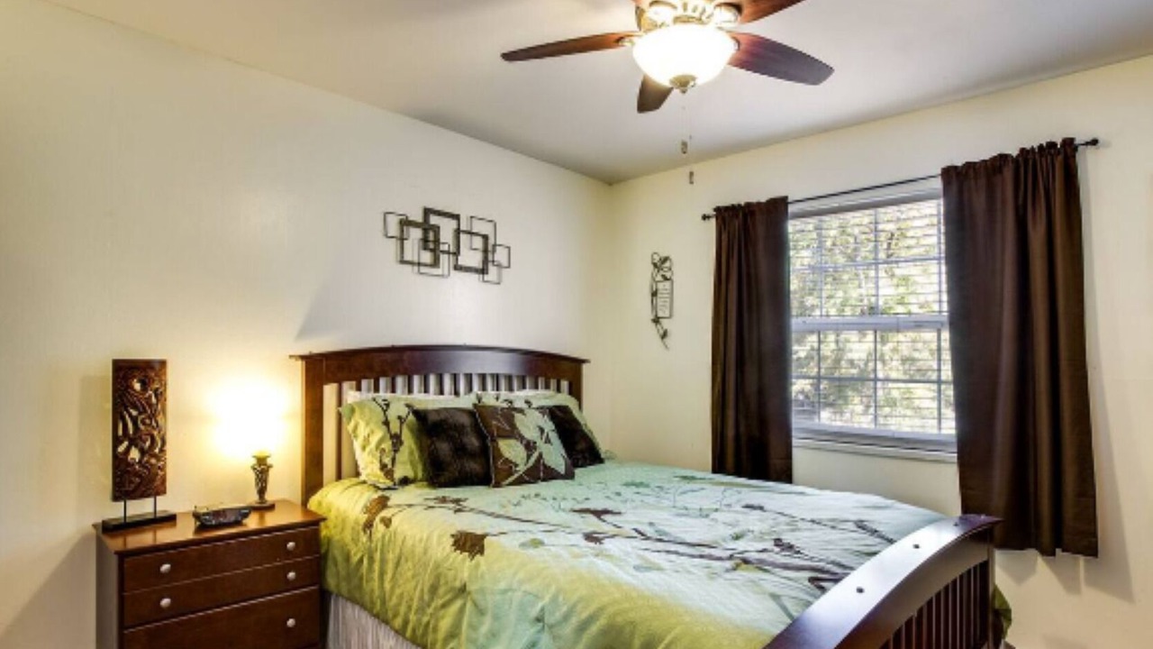 Photo of Bedroom in Glenwood Grove - North Iris
