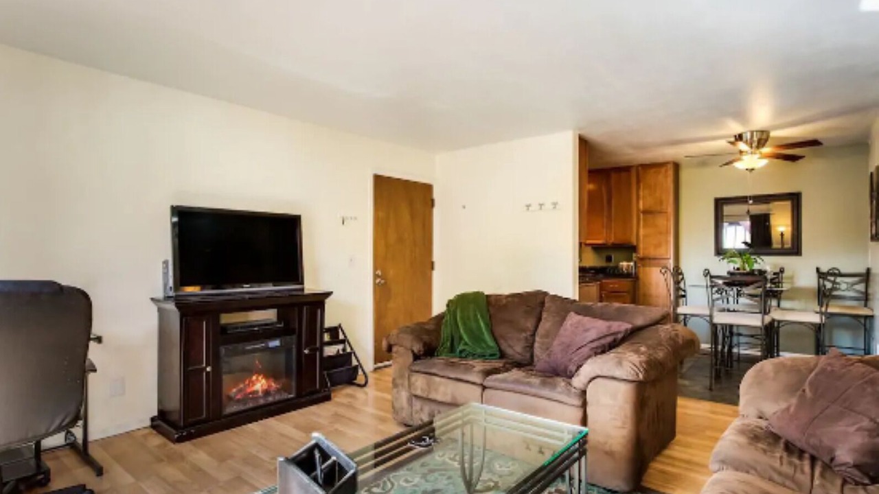 Photo of Livingroom in Glenwood Grove - North Iris