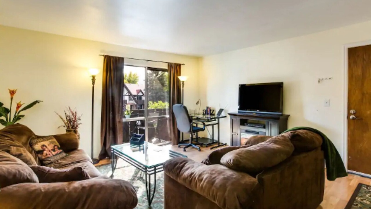 Photo of Livingroom in Glenwood Grove - North Iris