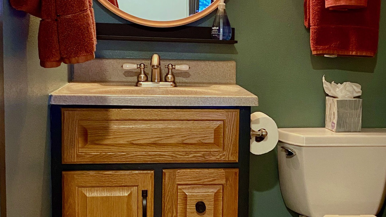 Photo of Bathroom in Four O'Clock