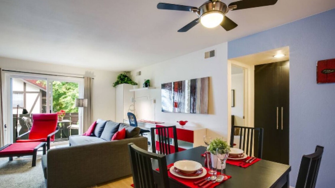 Photo of Livingroom in Glenwood Grove - North Iris