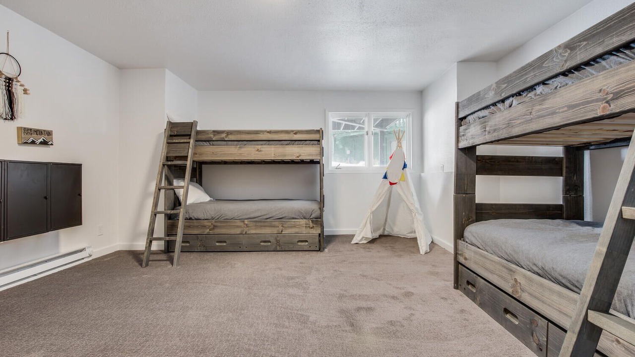 Photo of Bedroom in Warrior's Mark West