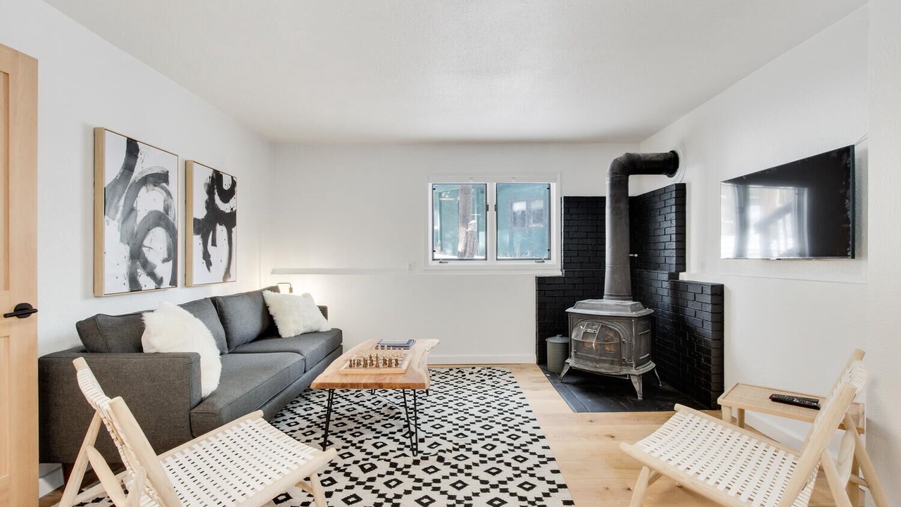 Photo of Livingroom in Warrior's Mark West