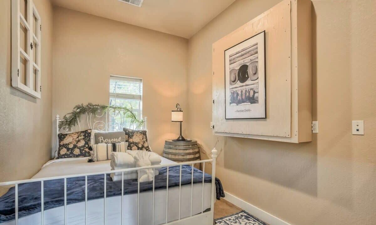 Photo of Bedroom in Larkspur