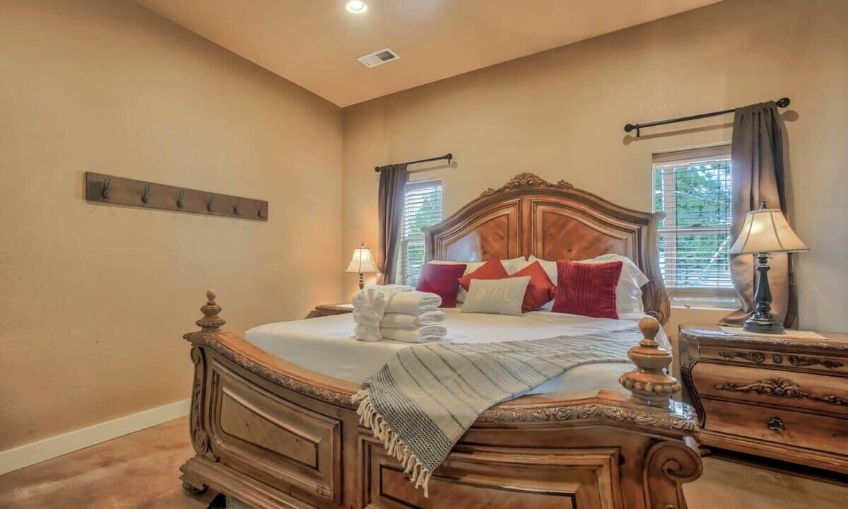 Photo of Bedroom in Larkspur