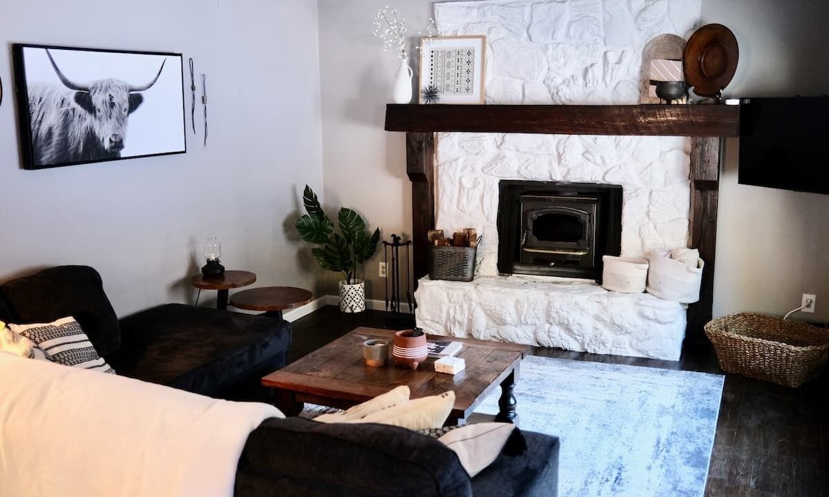 Photo of Livingroom in Shadow Mountain