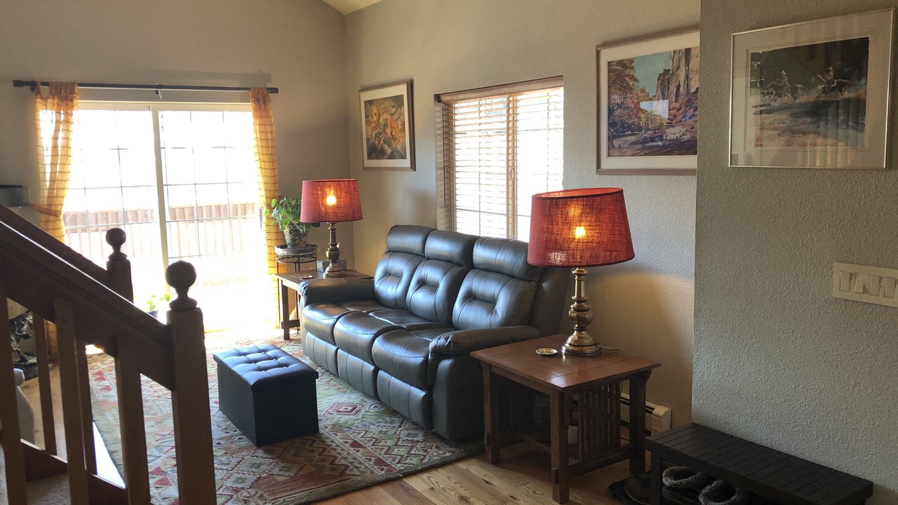 Photo of Livingroom in Edwards