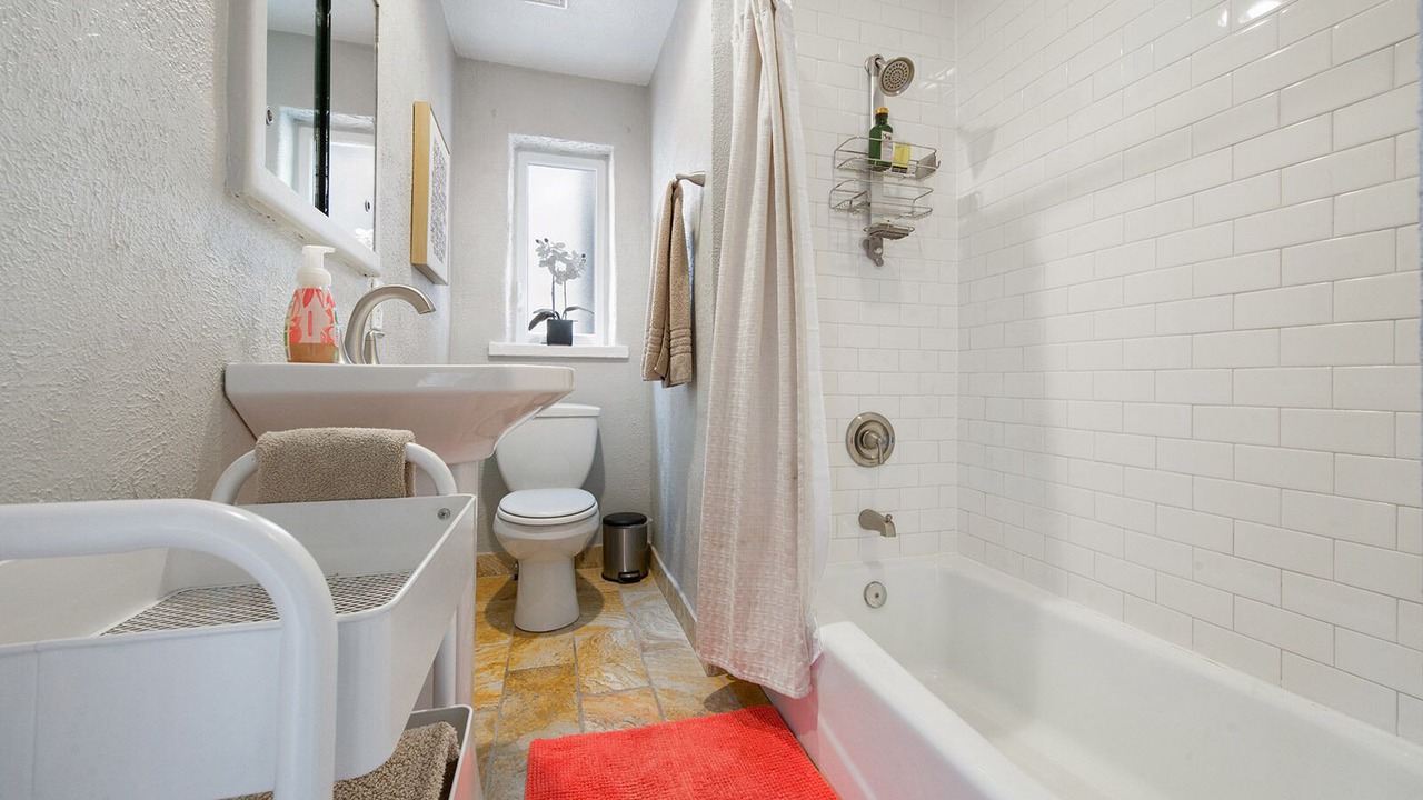 Photo of Bathroom in Golden