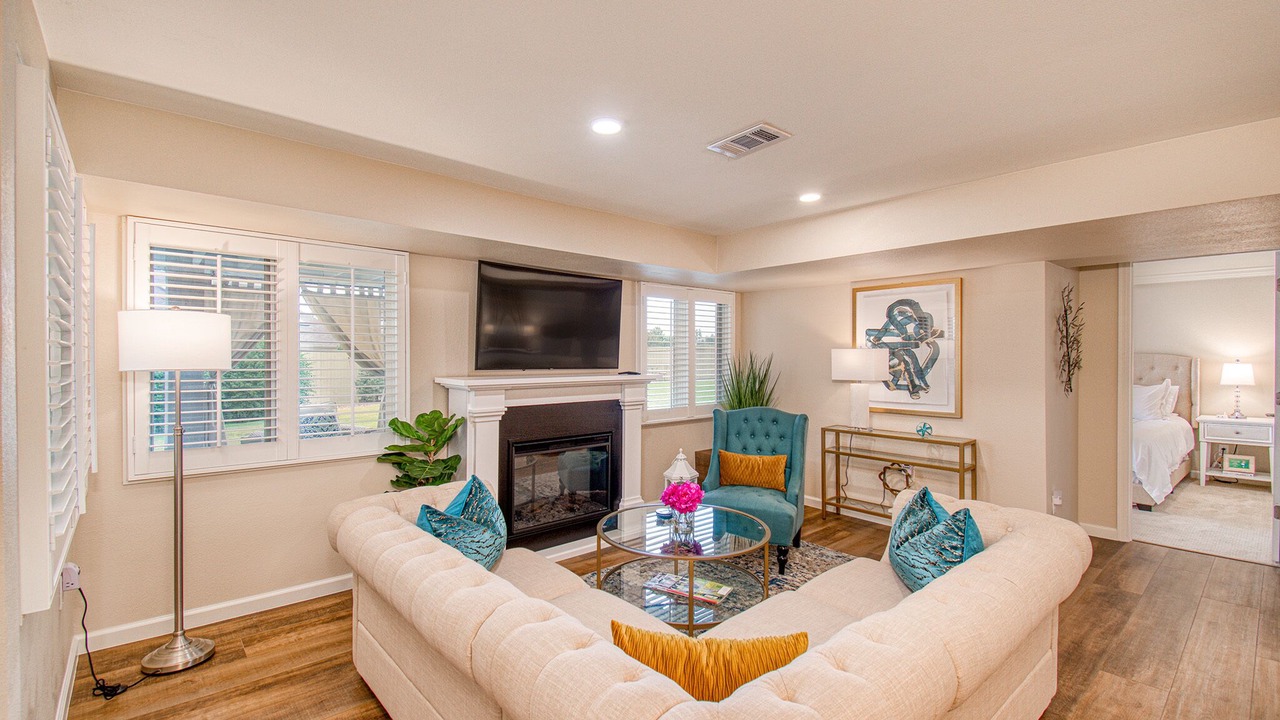 Photo of Livingroom in Aurora